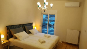 Atelier Poly - Two Bedroom Apartment for 5 Persons -50m to Metro Sintrivani Station- 6th floor plain View - Center -